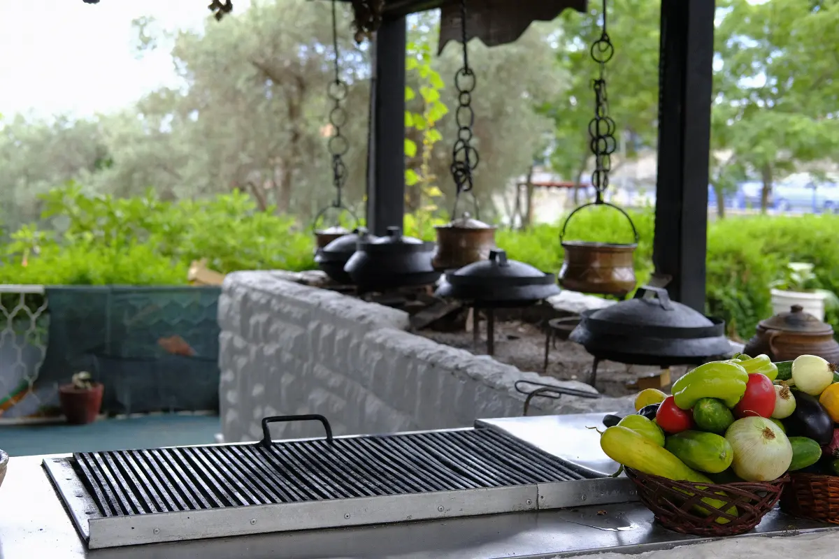 benefits of tailored outdoor kitchens